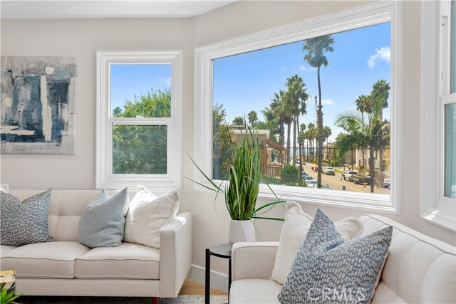 302 18th, Huntington Beach CA: https://media.crmls.org/medias/b3e150a2-542f-4ee3-b44b-09242e5a3170.jpg