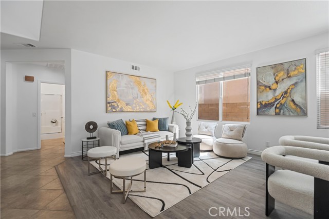 1512 E Nocta Privado, Ontario CA: https://media.crmls.org/medias/b3e180d5-1afa-44b4-9485-c85e867e819c.jpg