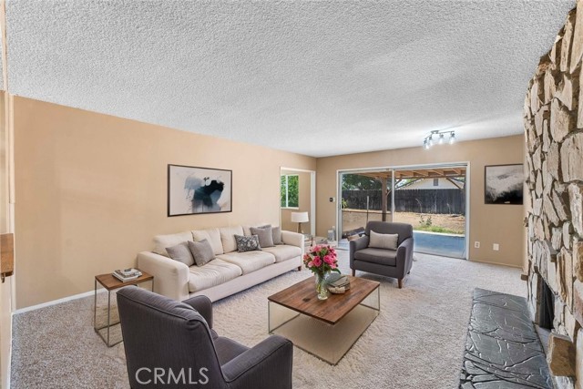 9946 Ruffner Avenue, North Hills CA: https://media.crmls.org/medias/b3e1f633-45ab-4abd-81a7-472a76d5b2b2.jpg