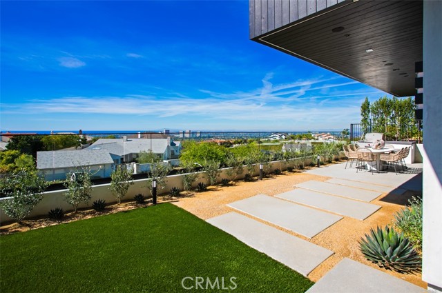 53 Montecito, Corona del Mar CA: https://media.crmls.org/medias/b3e1fd6a-e18f-4e2b-b150-3228a7a2e103.jpg