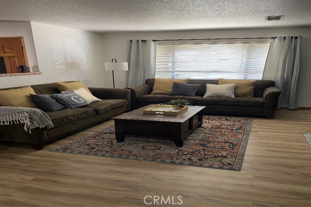 Detail Gallery Image 2 of 14 For 14335 Schooner, Helendale,  CA 92342 - 3 Beds | 2 Baths