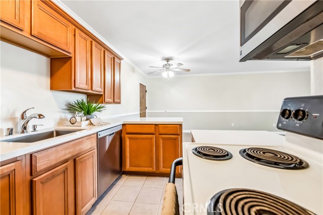 Detail Gallery Image 17 of 32 For 360 Gladys Avenue #6,  Long Beach,  CA 90814 - 2 Beds | 1/1 Baths