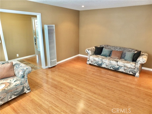 1301 W Robidoux Street, Wilmington CA: https://media.crmls.org/medias/b3e32987-a0cf-434a-8101-b256d61d4ef3.jpg