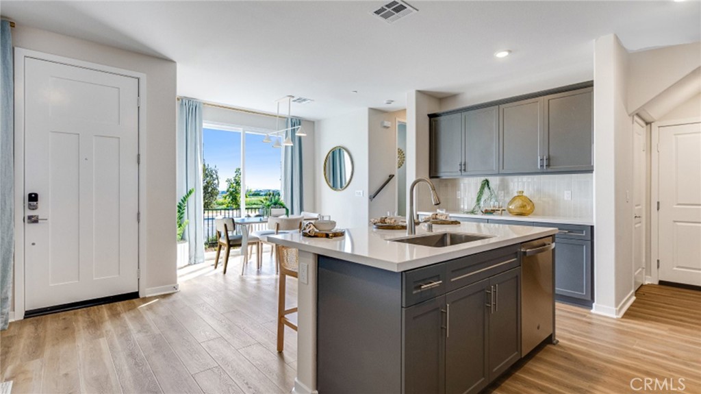 2813 E Amberley Privado