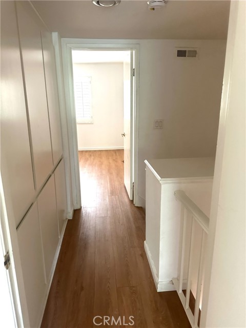 Detail Gallery Image 11 of 19 For 21931 Burbank #46,  Woodland Hills,  CA 91367 - 2 Beds | 2/1 Baths