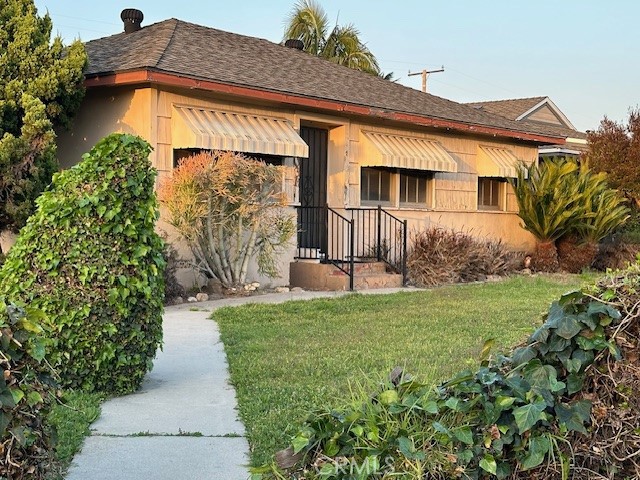 Detail Gallery Image 1 of 3 For 9031 Irwingrove Dr, Downey,  CA 90241 - 3 Beds | 1 Baths