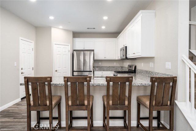 Detail Gallery Image 14 of 42 For 4775 S Bresse Paseo, Ontario,  CA 91762 - 6 Beds | 3/1 Baths