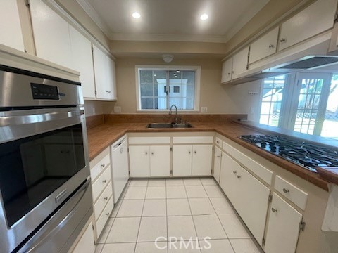 Detail Gallery Image 4 of 18 For 5042 Briarhill Dr, Yorba Linda,  CA 92886 - 3 Beds | 2 Baths