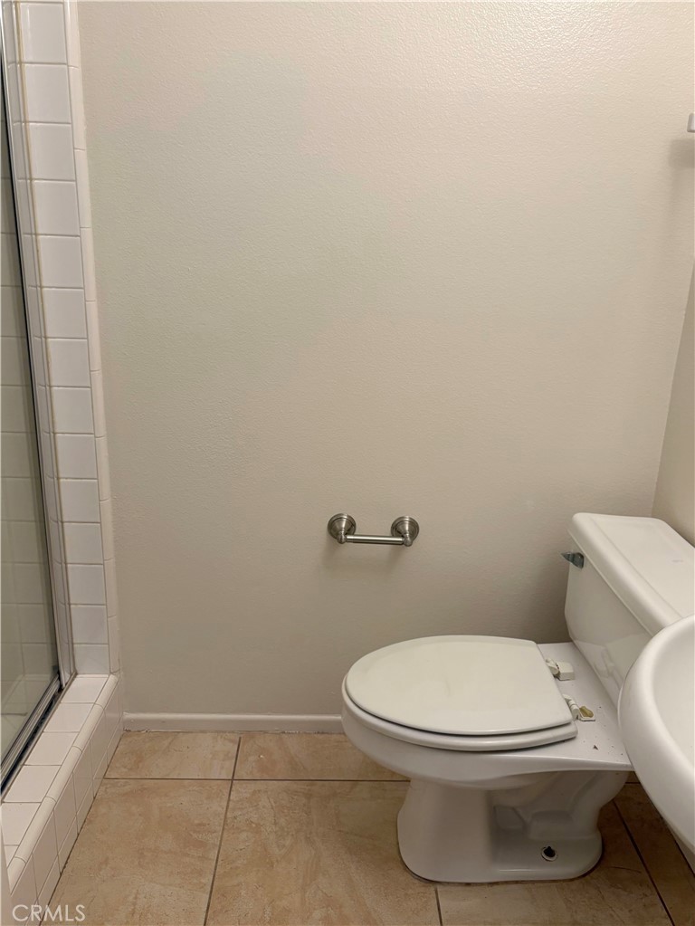 https://media.crmls.org/medias/b3e64e18-0b4f-4bde-83c4-f24d8cf0cf50.jpg?preset=X-Large