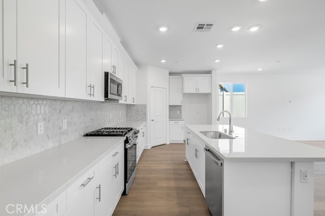 Detail Gallery Image 3 of 19 For 33254 Celadon Ave, French Valley,  CA 92695 - 3 Beds | 2/1 Baths