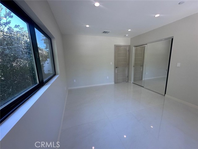 5100 Fallbrook photo 15