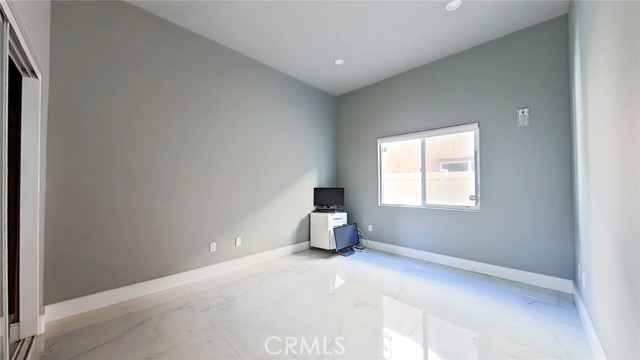 Detail Gallery Image 23 of 45 For 6937 Kian Ct, Van Nuys,  CA 91406 - 4 Beds | 3 Baths