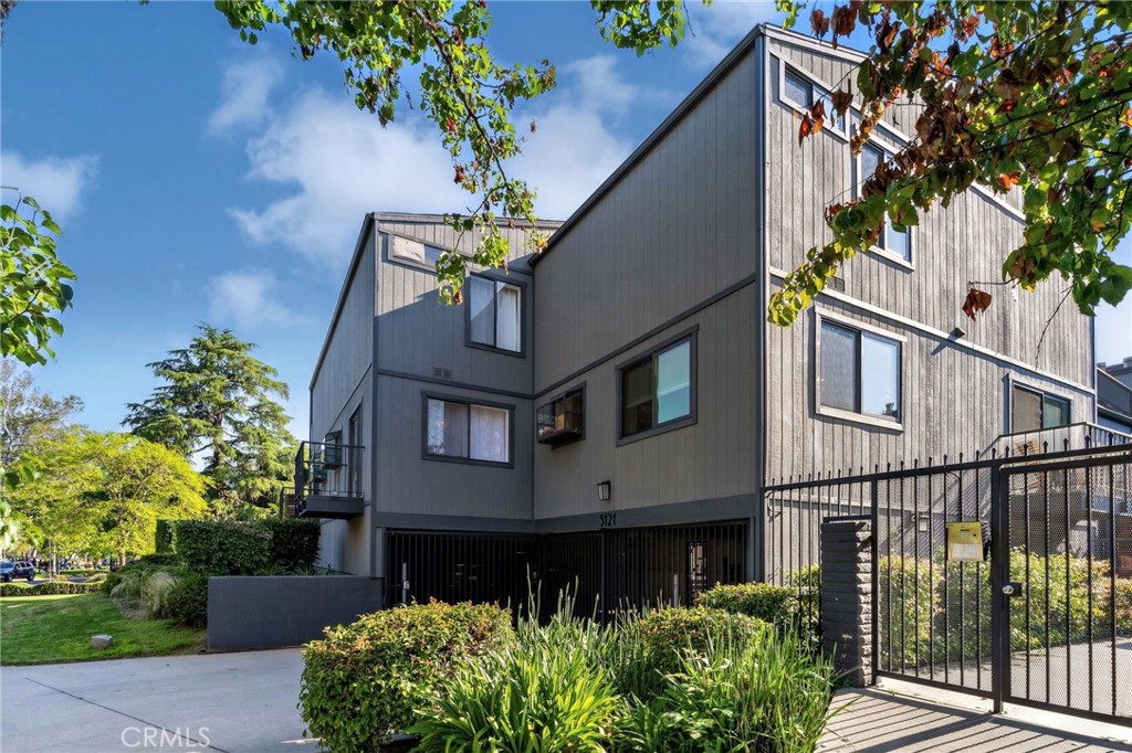 5121 Westpark Drive 108, Valley Village, CA 91601