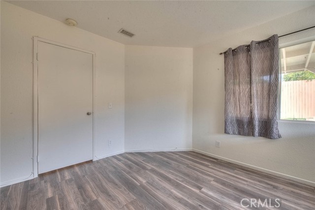 14319 Weeping Willow Lane, Fontana CA: https://media.crmls.org/medias/b3e876dc-c212-4e52-9f84-2153988853f6.jpg