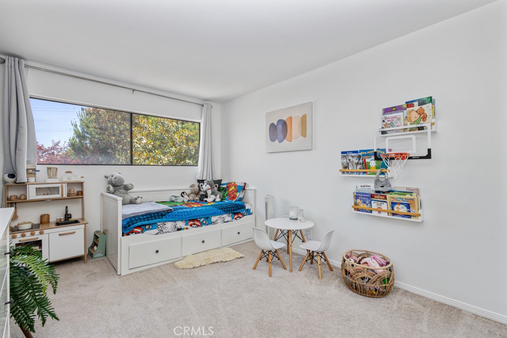 https://media.crmls.org/medias/b3e8b562-e560-4a12-99a1-161f690aac37.jpg?preset=X-Large