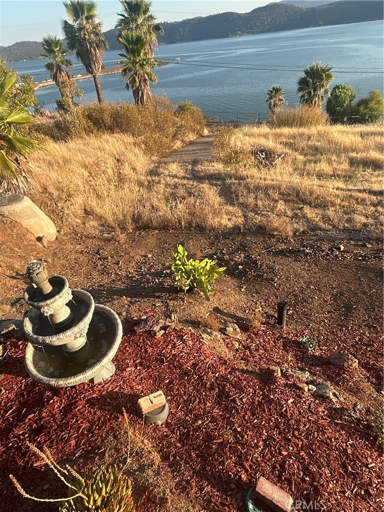 https://media.crmls.org/medias/b3e8f51e-3011-465a-8c3f-f25f365a189f.jpg?preset=X-Large