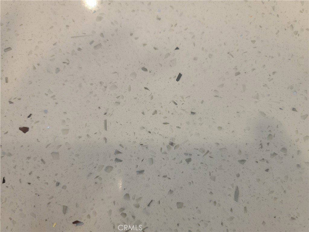 https://media.crmls.org/medias/b3e960ed-d95e-477f-8f9b-cfaa8664b235.jpg?preset=X-Large