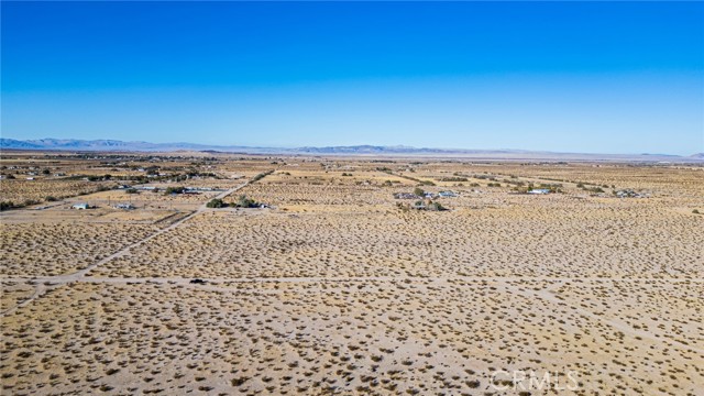 46300 Palos Verdes Road, Newberry Springs CA: https://media.crmls.org/medias/b3e9cdd5-90bb-44a5-90e6-556f7039b18d.jpg