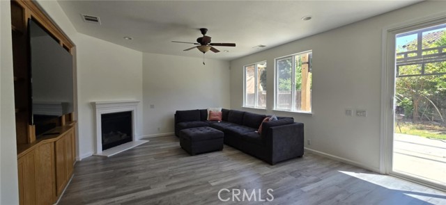 Detail Gallery Image 8 of 22 For 1216 Avignon Dr, Merced,  CA 95348 - 4 Beds | 3 Baths