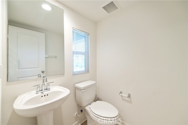 Detail Gallery Image 22 of 34 For 155 Frame, Irvine,  CA 92618 - 3 Beds | 3/1 Baths