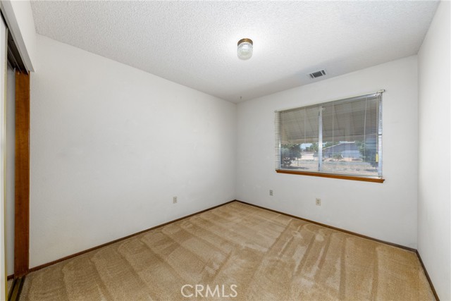 21930 Mohican Avenue, Apple Valley CA: https://media.crmls.org/medias/b3eb82fe-78d9-47a4-8cae-37f214ac34e6.jpg