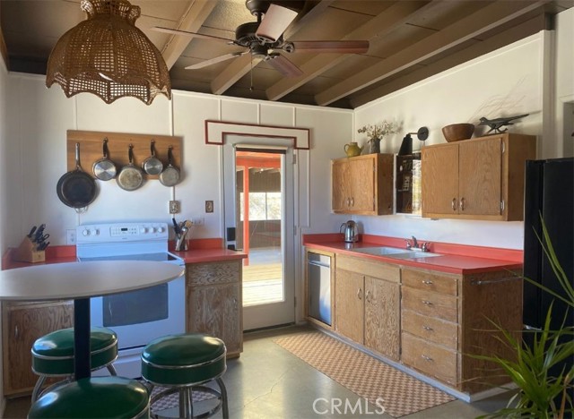 Detail Gallery Image 3 of 21 For 7012 Cascade Rd, Joshua Tree,  CA 92252 - 2 Beds | 1/1 Baths