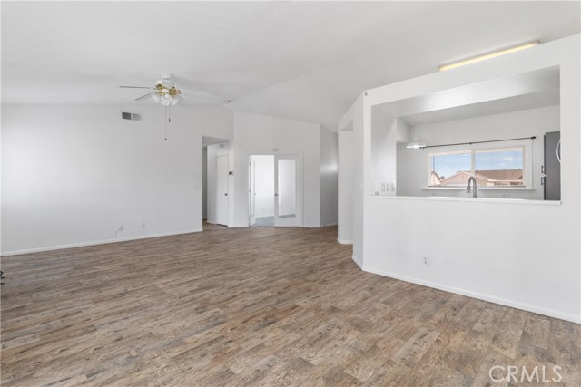 Detail Gallery Image 5 of 21 For 1049 Barrington, Rosamond,  CA 93560 - 3 Beds | 2 Baths