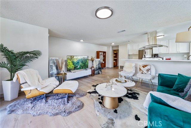 Detail Gallery Image 6 of 25 For 21501 Pioneer #3,  Lakewood,  CA 90715 - 2 Beds | 2 Baths