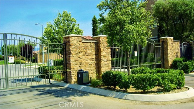 5206 Village Green Lane, Bakersfield CA: https://media.crmls.org/medias/b3edd951-b11b-4700-9df9-51c4652d5794.jpg