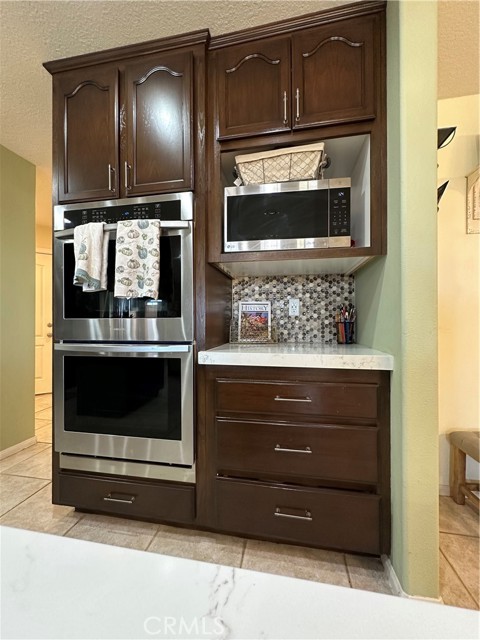 8843 San Diego Drive, Yucca Valley CA: https://media.crmls.org/medias/b3edde02-7402-4e57-abba-654610810bdb.jpg