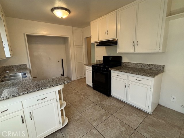 19427 Welby Way photo 5