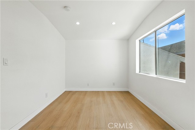 Detail Gallery Image 16 of 31 For 10414 El Dorado Ave, Pacoima,  CA 91331 - 3 Beds | 1 Baths