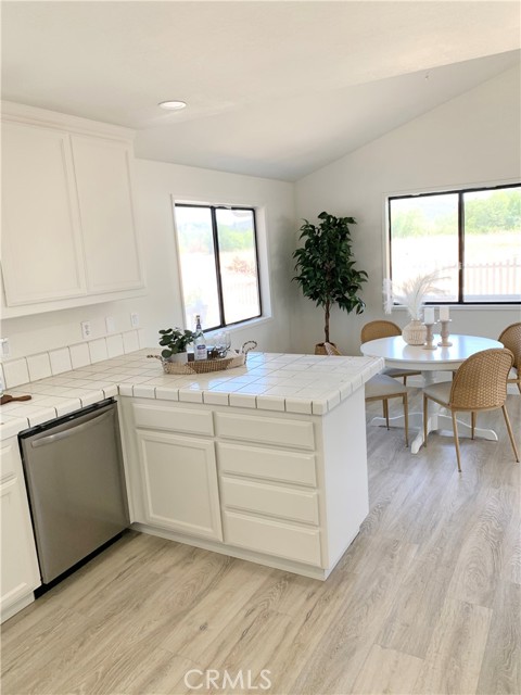 19779 Mountain Meadow S, Hidden Valley Lake CA: https://media.crmls.org/medias/b3ef5c6c-be9f-4db1-9075-4a7af7ba9f83.jpg