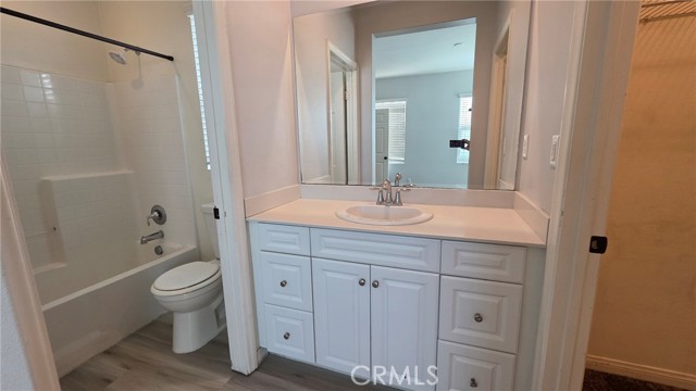 Detail Gallery Image 18 of 25 For 2915 E via Terrano, Ontario,  CA 91764 - 3 Beds | 2/1 Baths