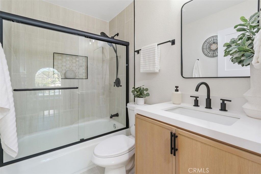 MLS #OC25270791 image #27