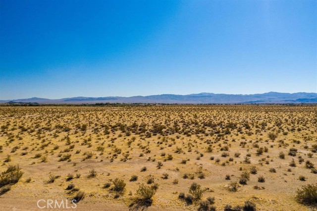 15 Cheltham Drive, Newberry Springs CA: https://media.crmls.org/medias/b3ef98af-7a59-4a17-9ed0-6b6cb419dd19.jpg