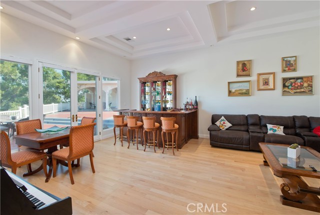 Detail Gallery Image 7 of 27 For 4407 Medley Pl, Encino,  CA 91316 - 6 Beds | 4/2 Baths