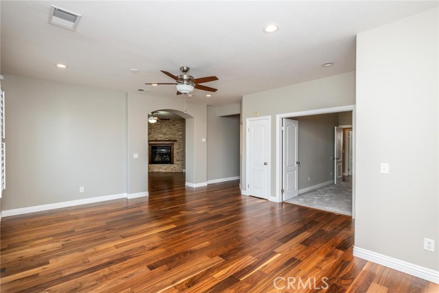 2354 Versailles Street, San Jacinto CA: https://media.crmls.org/medias/b3eff3b4-aa91-40f3-8af5-65f9279970c8.jpg