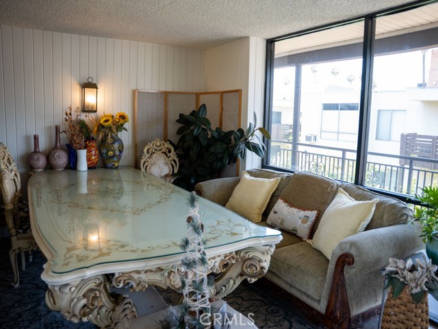 525 S Ardmore Avenue, Los Angeles CA: https://media.crmls.org/medias/b3f07ef0-6a6e-47c7-b8f0-9a739fd77119.jpg