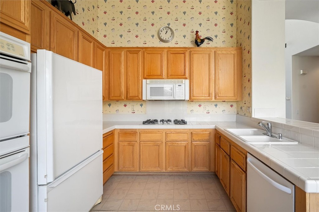 https://media.crmls.org/medias/b3f1ac00-f3e4-4391-b3f2-44fc59d70d39.jpg?preset=X-Large