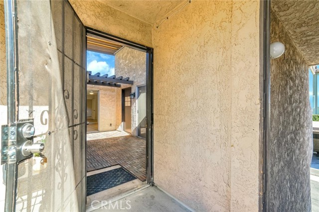 Detail Gallery Image 3 of 32 For 7890 E Spring St 11k,  Long Beach,  CA 90815 - 1 Beds | 1 Baths