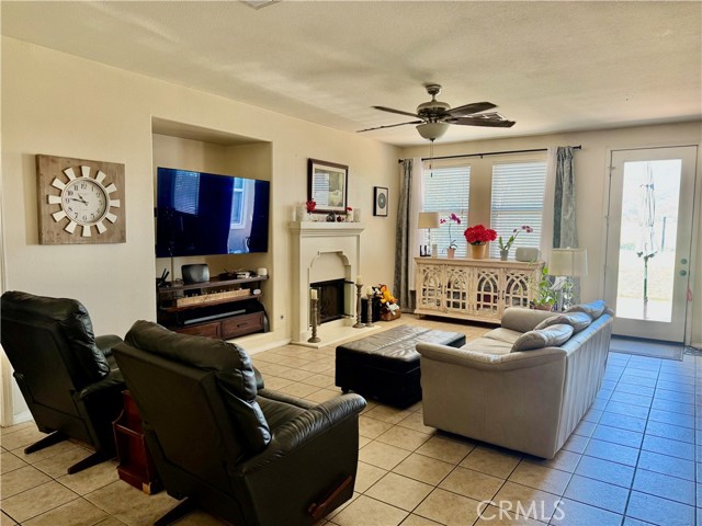 Detail Gallery Image 8 of 21 For 3884 Ash St, Lake Elsinore,  CA 92530 - 3 Beds | 2 Baths