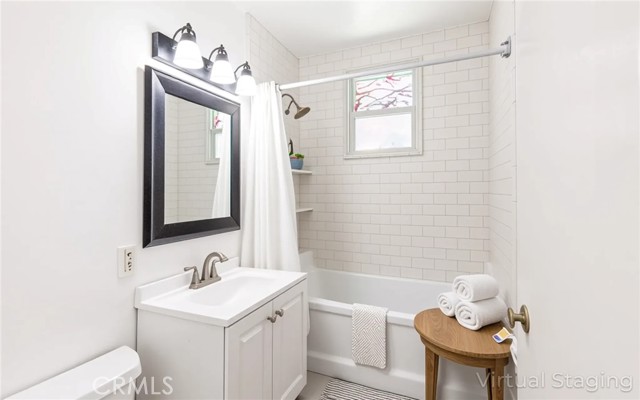 7441 Sylvia Avenue, Reseda CA: https://media.crmls.org/medias/b3f286c2-5ac6-4dbc-9015-333367930b4a.jpg