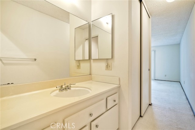 6766 Camino Del Prado, Carlsbad CA: https://media.crmls.org/medias/b3f2b2f3-0906-4c5c-b27d-8478a4e8b844.jpg
