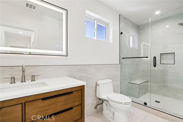 Detail Gallery Image 28 of 51 For 14931 Vose St, Van Nuys,  CA 91405 - 7 Beds | 6/1 Baths