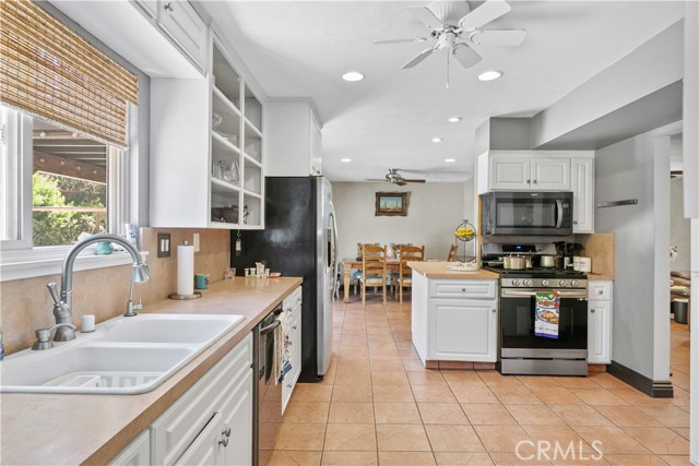 21101 Rosedell Drive, Saugus CA: https://media.crmls.org/medias/b3f2e776-b1ac-4a4b-89fc-d1685b7bb7a0.jpg
