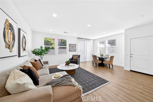 Detail Gallery Image 8 of 47 For 300 Vista Dr #94,  La Habra,  CA 90631 - 3 Beds | 2/1 Baths