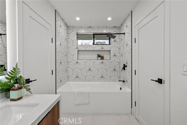 24201 Caris Street, Woodland Hills CA: https://media.crmls.org/medias/b3f3745e-72eb-494e-868b-641a46159fe2.jpg