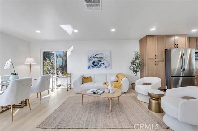 Detail Gallery Image 9 of 33 For 2326 Thelma Ave, Los Angeles,  CA 90032 - 3 Beds | 2 Baths