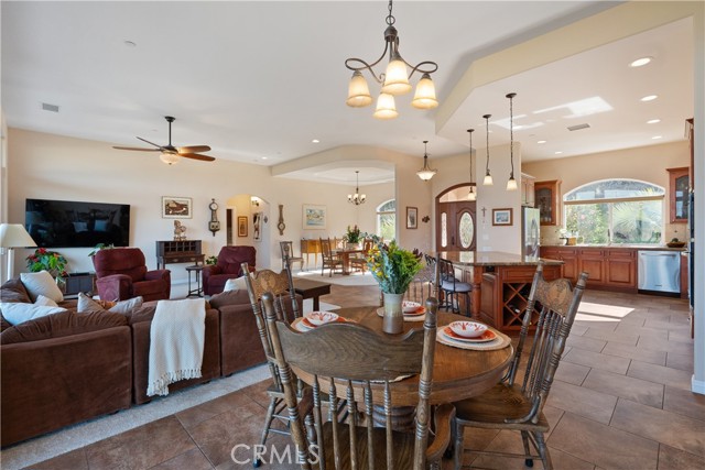 255 Puerta De Lomas, Fallbrook CA: https://media.crmls.org/medias/b3f3bae9-d721-4d03-85a5-706dad79ba7e.jpg